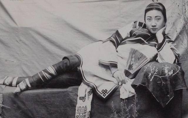 清末名妓赛金花:三度丧夫均被赶出家门,死前仅剩下一床破棉被_瓦德西