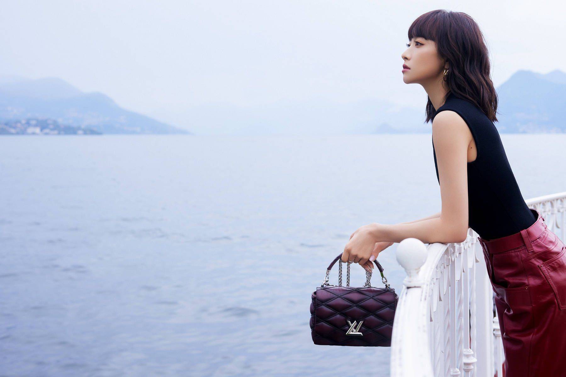 宋茜时尚魅力登峰造极:黑色薄纱拼接v领上衣引领新潮流_气质_散发出