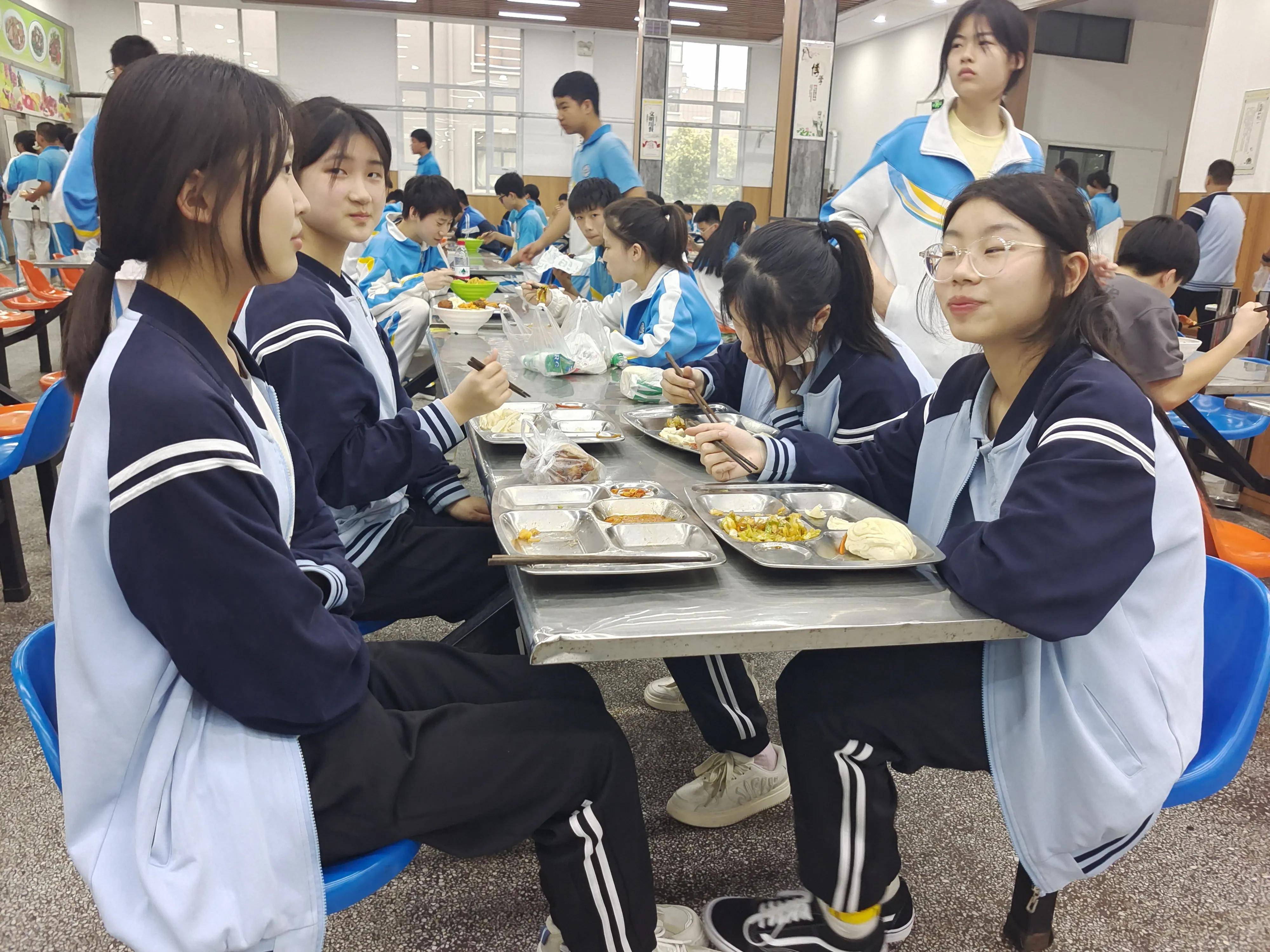 《品味科学,健康饮食》——走进郑州钱学森实验学校食堂_餐厅_价格