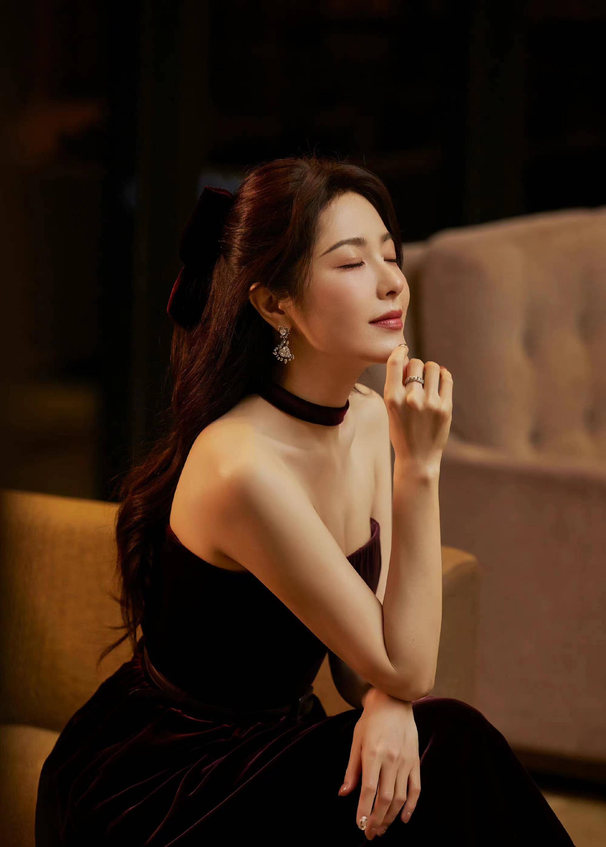 曾黎本人身高170厘米.这不是给别的女生"留后路"吗?