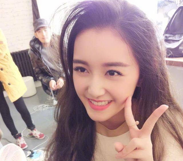 现在蒋依依,宋轶,张若昀成了主要宣传,可以说驾驭起来的还得靠他们的