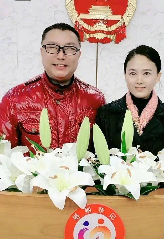 2月份第一天大瓜不断,女神左小青离婚等,总有一个让你意想不到的_有关