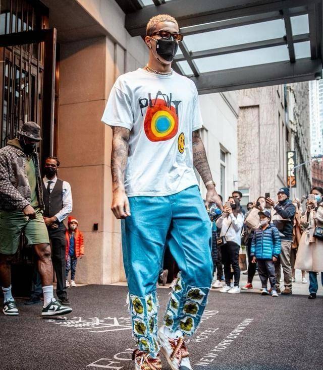 3位nba球员示范「夏天短tee」穿搭,夏季就是要来这件基本款!