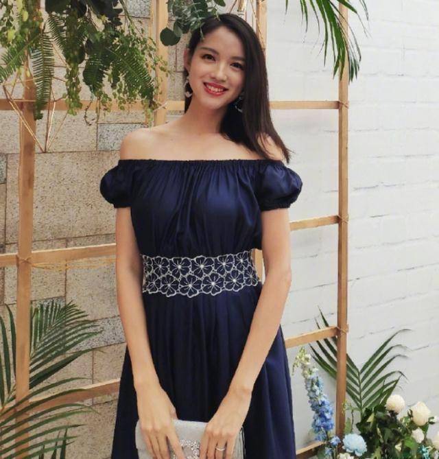 看张梓琳穿短裙时:这才是"人间第一腿"_保养_服装_形象