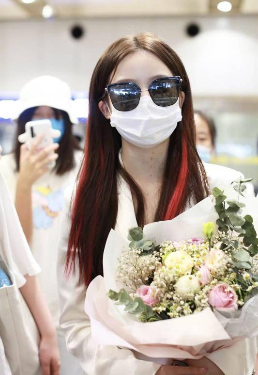 其次就是赵粤,是个十分酷的女孩子,无论是身高还是体型都十分的规范