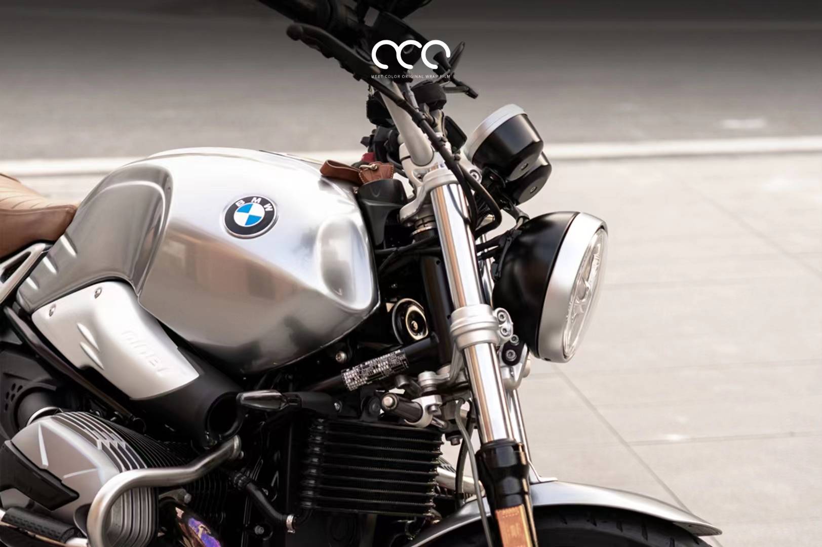 宝马拿铁摩托车漫彩改色膜gt银,比较纯净的银色