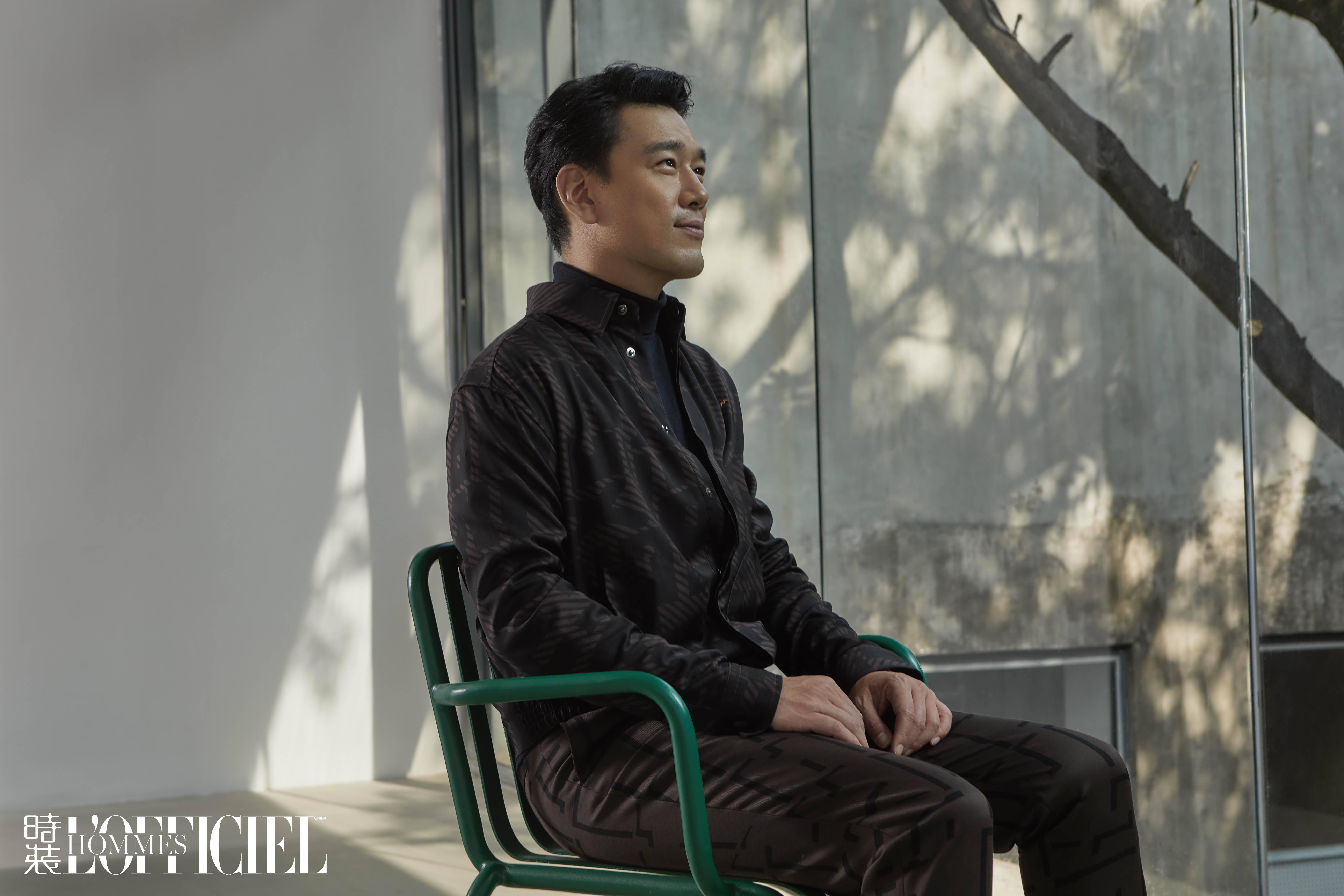 在荣辱浮沉中,王耀庆再次自掏腰包花费30万元来定制一套符合自己身份