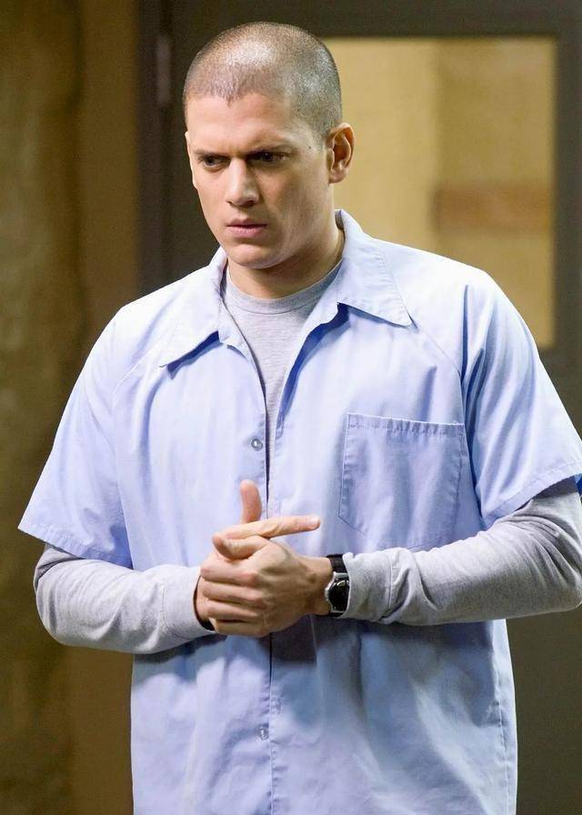 可在《特警队》的演员表里,他排第十五_t-bag_角色_越狱