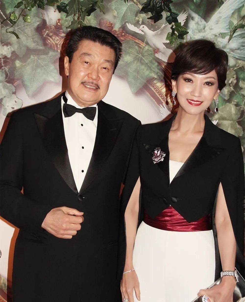 2段婚姻3个儿子,被家庭牵绊的赵雅芝,65岁稳当"不老女神"_黄锦燊