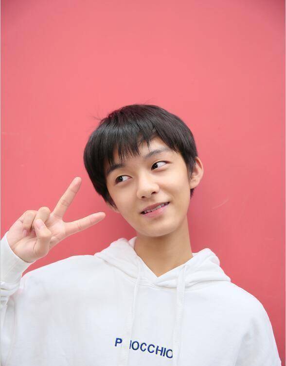 《筑梦情缘》少年沈其南,年仅16岁片约不断,最强童星脸阳光帅气_黄毅