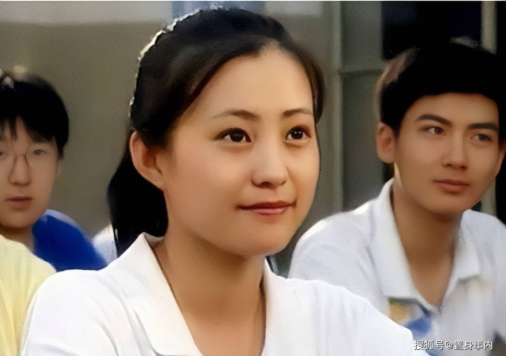 16岁就出演了《青苹果红苹果》,没什么表演经验的她,靠着天赋本色出演