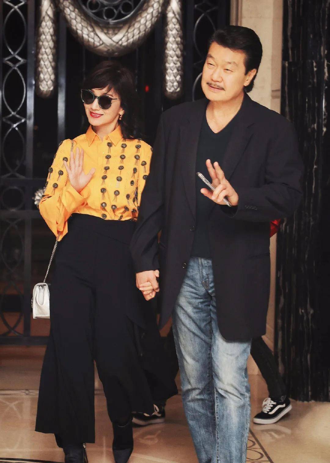 2段婚姻3个儿子,被家庭牵绊的赵雅芝,65岁稳当"不老女神"_黄锦燊