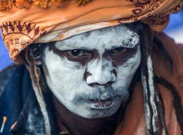 生吃腐尸与排泄物,痛饮恒河水的印度食尸族,他们能活多久?