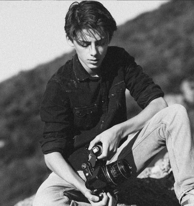 13岁成世界上最美丽男孩,16岁颜值更惊人,灰蓝色眼睛让人着迷_william