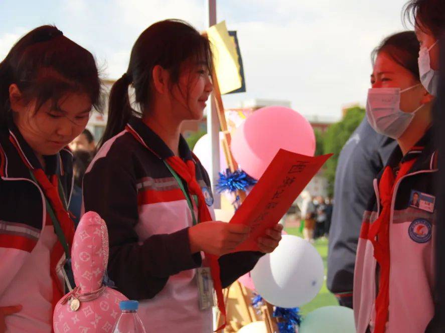 额敏县第六中学开展第三届校园文化艺术节之"书韵飘香"游园会活动