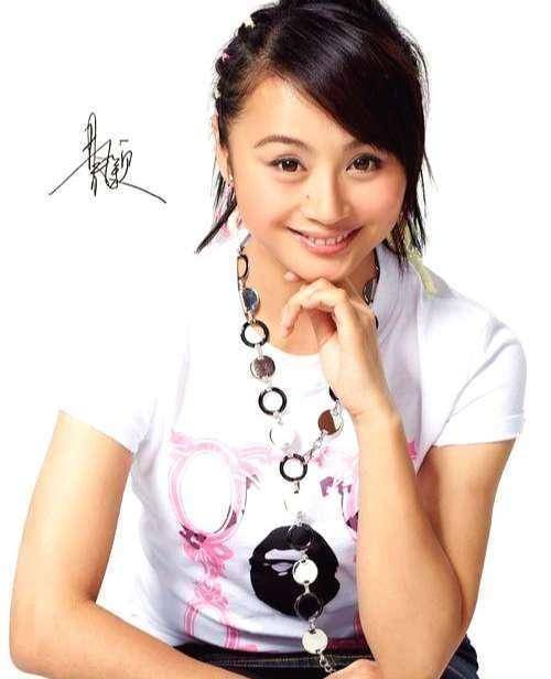 曹颖饰演的宁馨惟妙惟肖,俏皮可爱,又不失大家闺秀之风;而陈勋奇饰演