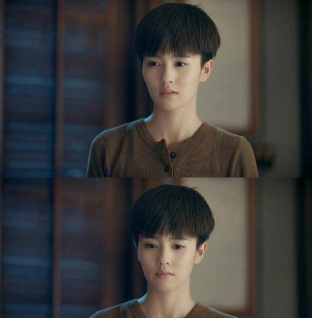 24岁白鹿坦言之前一直想剪男生那样子的短发,但是妈妈不肯,这次拍