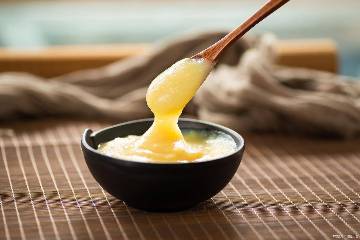 如何正确食用蜂王浆?掌握这些方法,享受最佳营养吸收!_建议_蜜源_效果