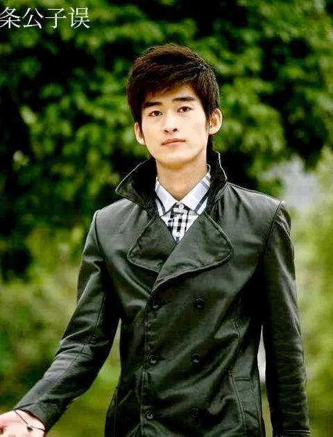 《一起来看流星雨》之慕容云海(张翰饰,下图)在长达两年时间的无望