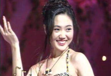 当年的杨爱贞怀揣着和今日很多小女孩一样的憧憬,但是落选了,历史上也