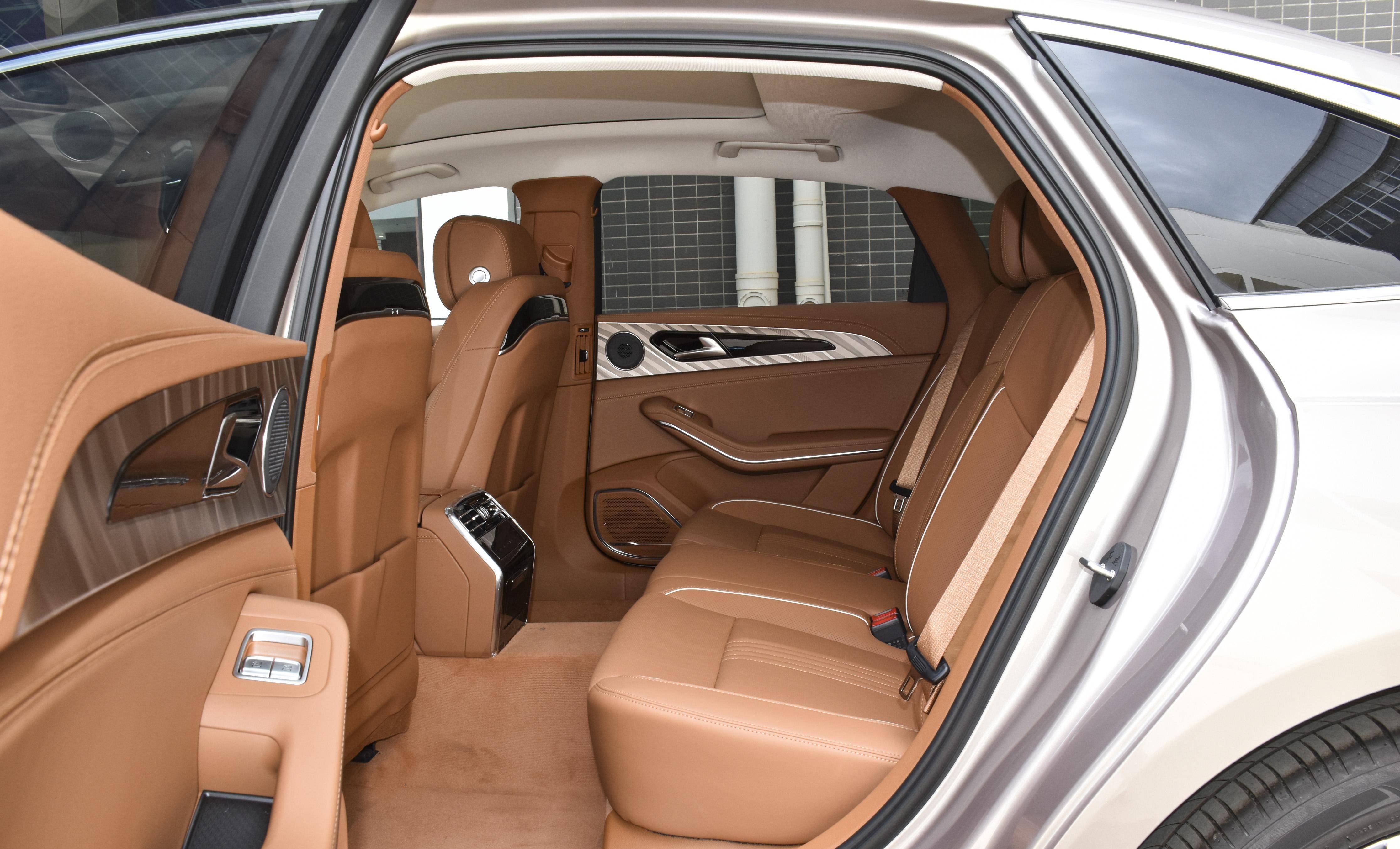 0t机械增压v6发动机,还有四座版可选,一汽红旗h9实力如何_搜狐汽车