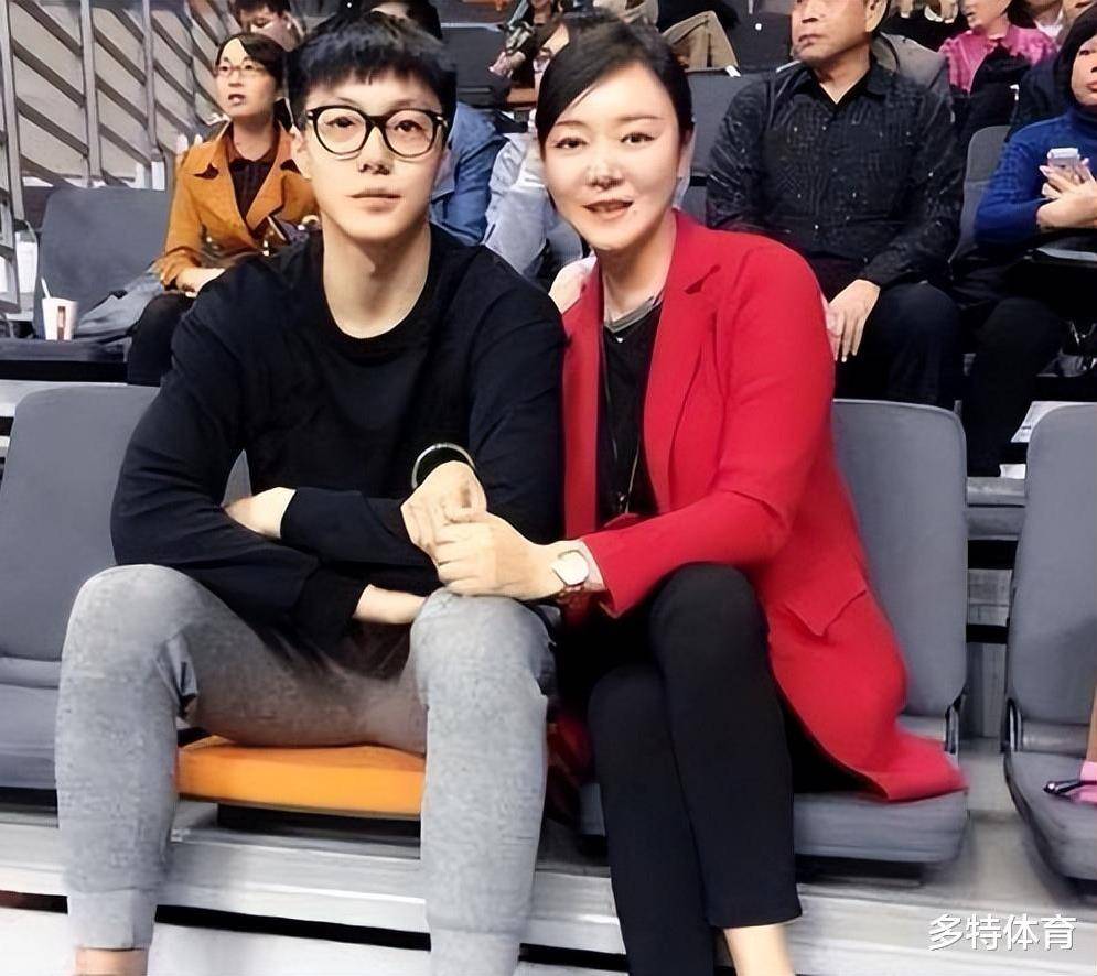 辽篮完成休赛期首签,孙铭徽四脚踩,胡明轩回应网络风暴_李晓旭_评论_1