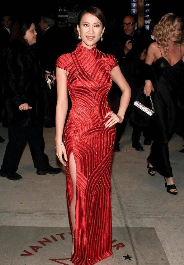 47岁李玟近照出镜,五官大变与舞台上判若两人,抚媚霸气依然存在_专辑