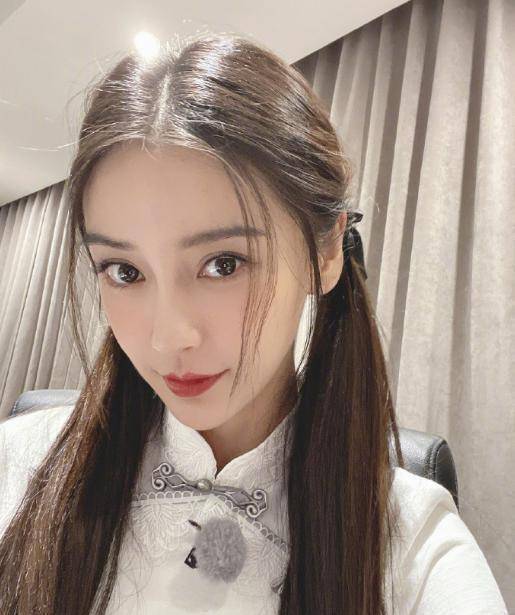 翻翻相册有点存货,祝大家七夕快乐[心]知名女艺人angelababy2021年8月