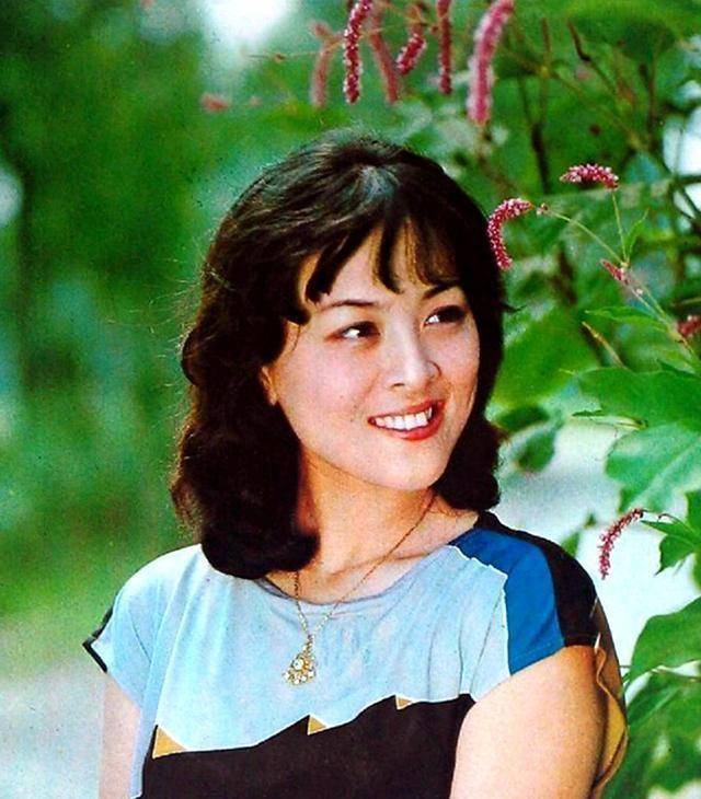 80年代女星陈肖依,《神女峰的迷雾》首次触影,第一任丈夫是卢君_电影