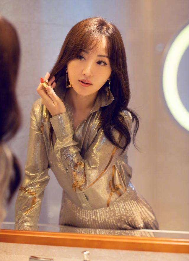 杨钰莹大胆挑战丸子头马尾辫,轻松美成小仙女_带着_造型_长发