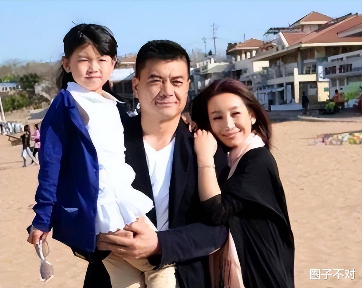 秦海璐拍戏很累早上起不来,王新军就照顾儿子,负责一日三餐,也会叫