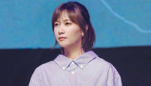 不顾家庭,出席任何活动都带上徐静蕾,两年后,沈旭佳没有等来王朔的