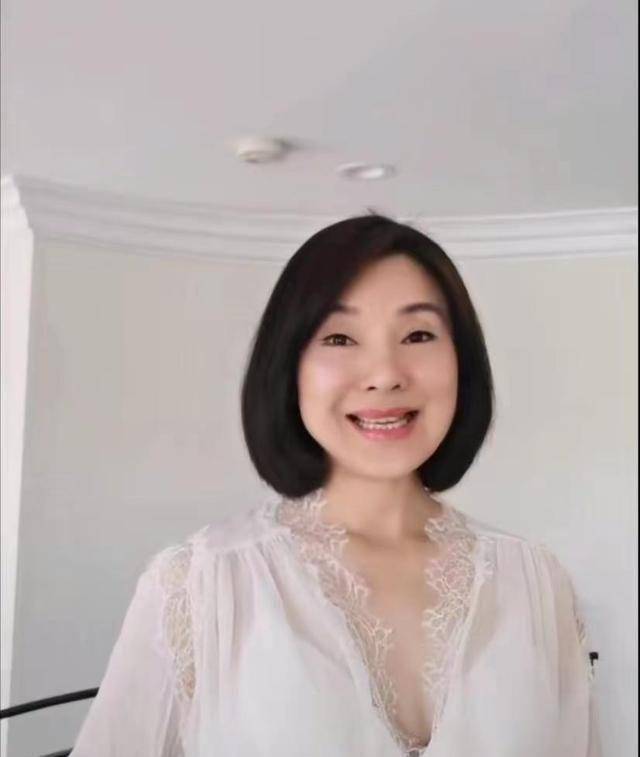 53岁歌手陈红身体引担忧!