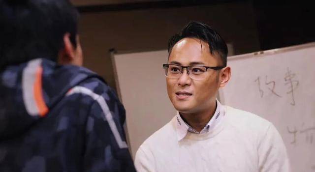 47岁前tvb小生伍文生,多年未红转行退圈,今一家五口很幸福_演出_角色