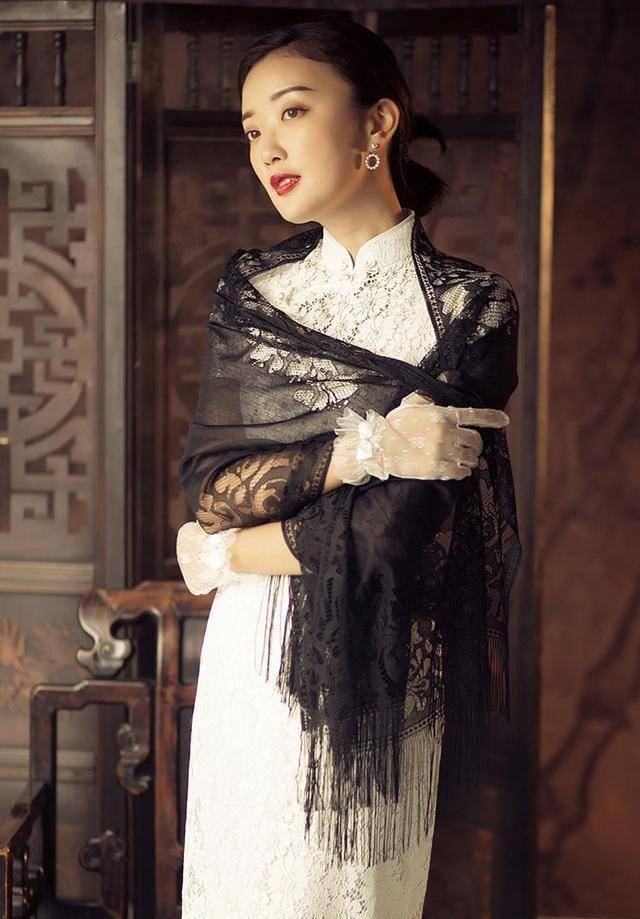 52岁许晴越老越有味,穿古典旗袍身姿曼妙,"老上海"气质十足_样式_女人