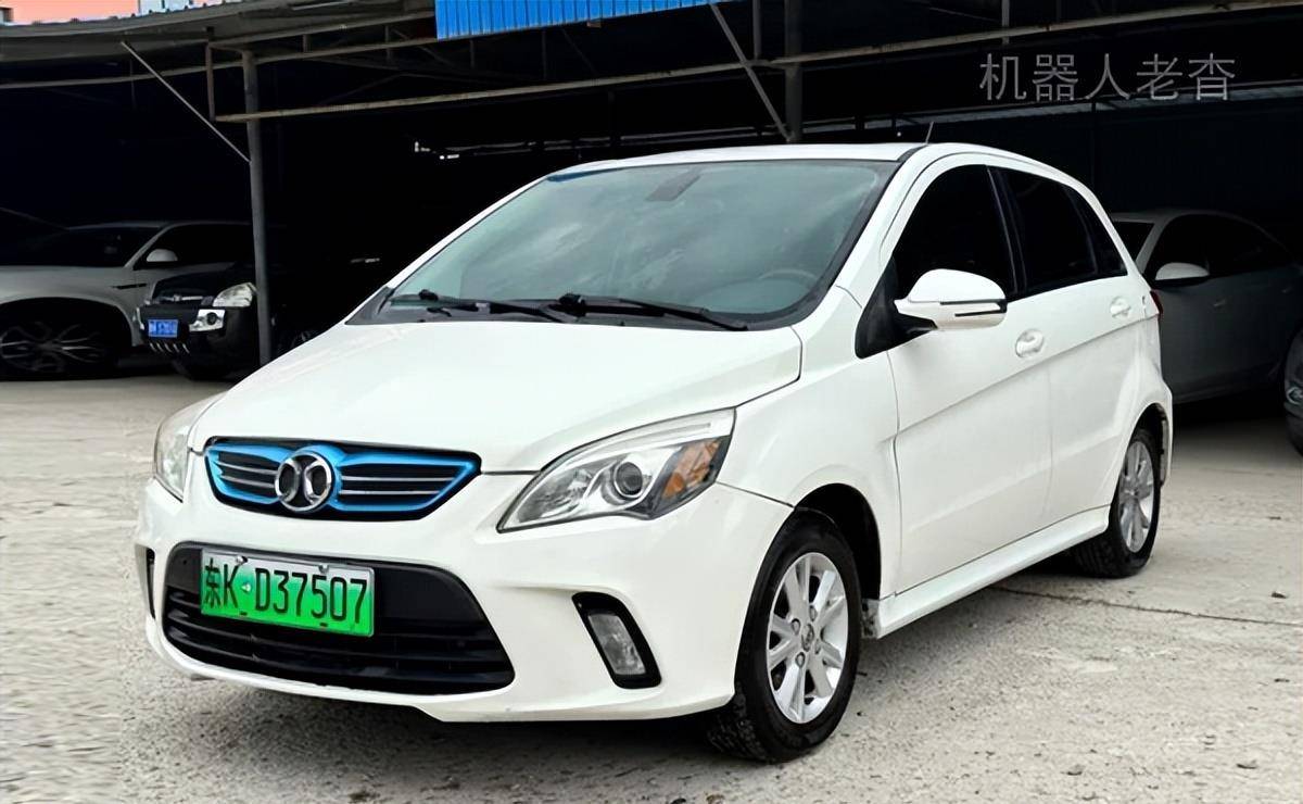 价格虚高了,看着不错的新能源轿车,纯电动北汽ev160绿牌车详情_搜狐