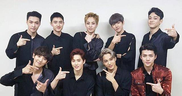 最近exo队长solo出道,成员们都有到现场给队长加油,平常要经常在聊天