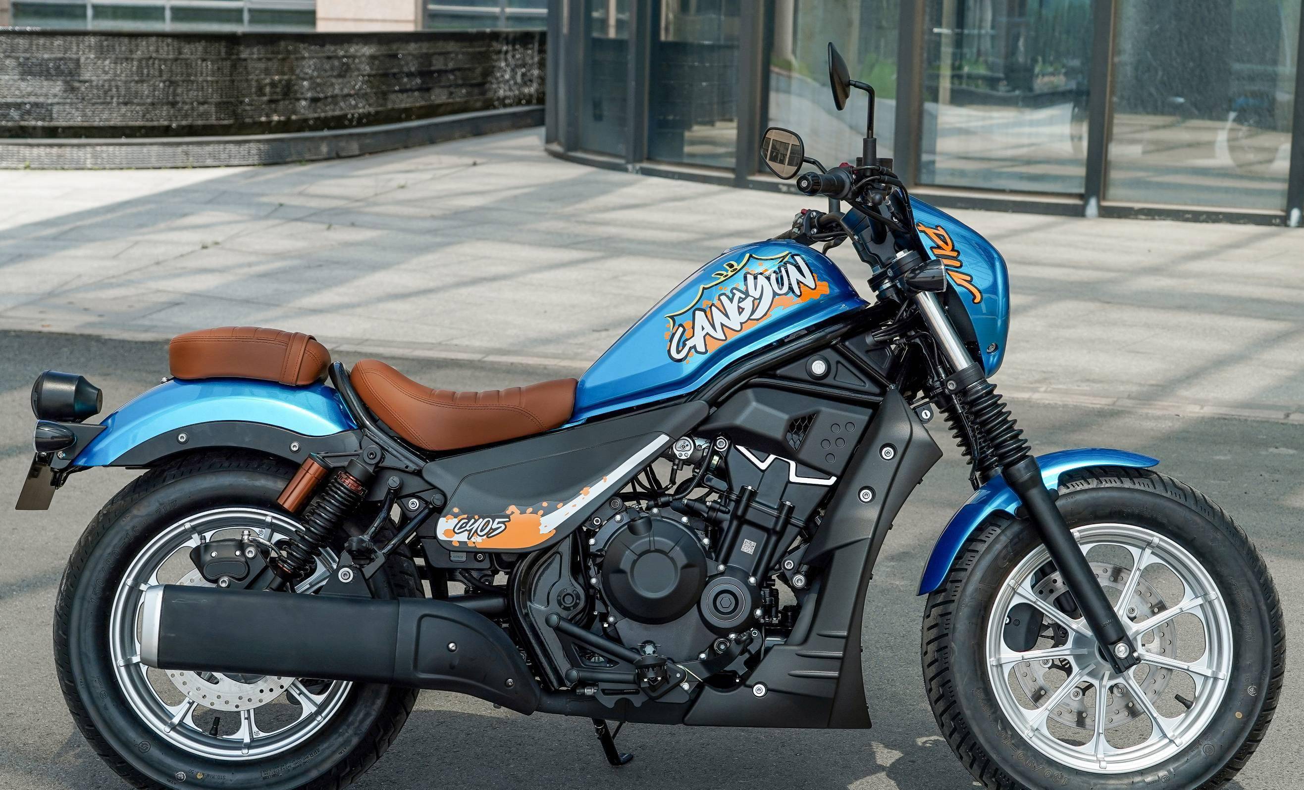 相较以前的版本,苍云500max主要升级的地方是搭载了隆鑫的最新的ke525