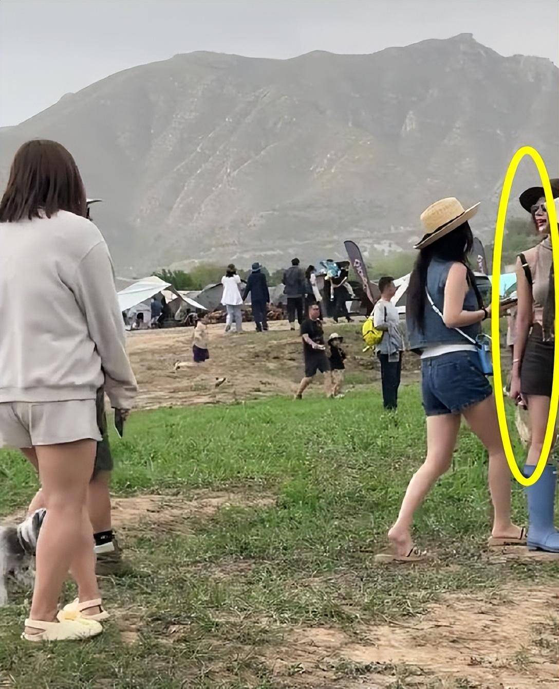 有网友吐槽霍思燕身形臃肿,看着很普通,和自己小区里的宝妈没什么区别