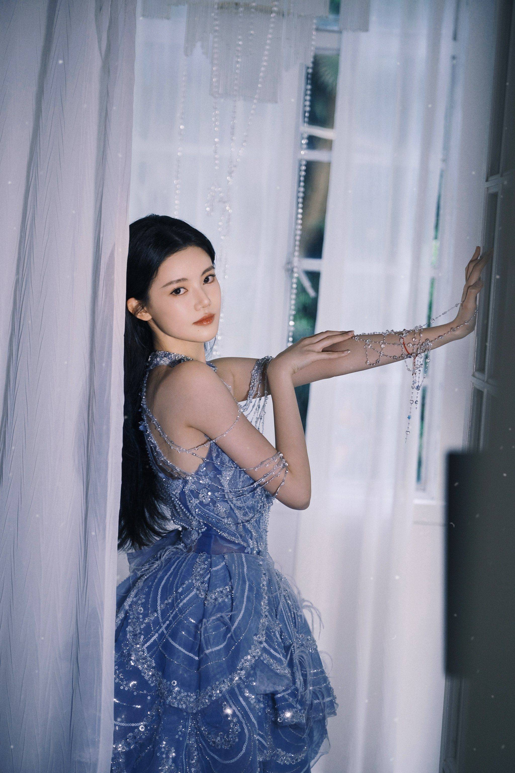 孙珍妮蓝色连衣裙性感写真_美得_网友_仙女