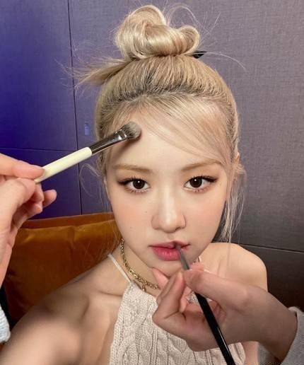 blackpi朴彩英恋情状态,一个感情靠边事业为先的女明星_ros_专辑_销量