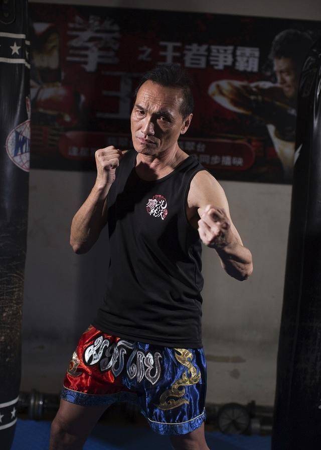 61岁冼灏英不获tvb重视或转行中医师,纵横圈子30年曾是一代武师_发展