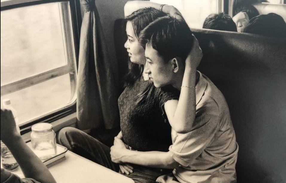 80年代,绿皮火车卧铺区,自由恋爱的情侣们_男女_对方_恋人