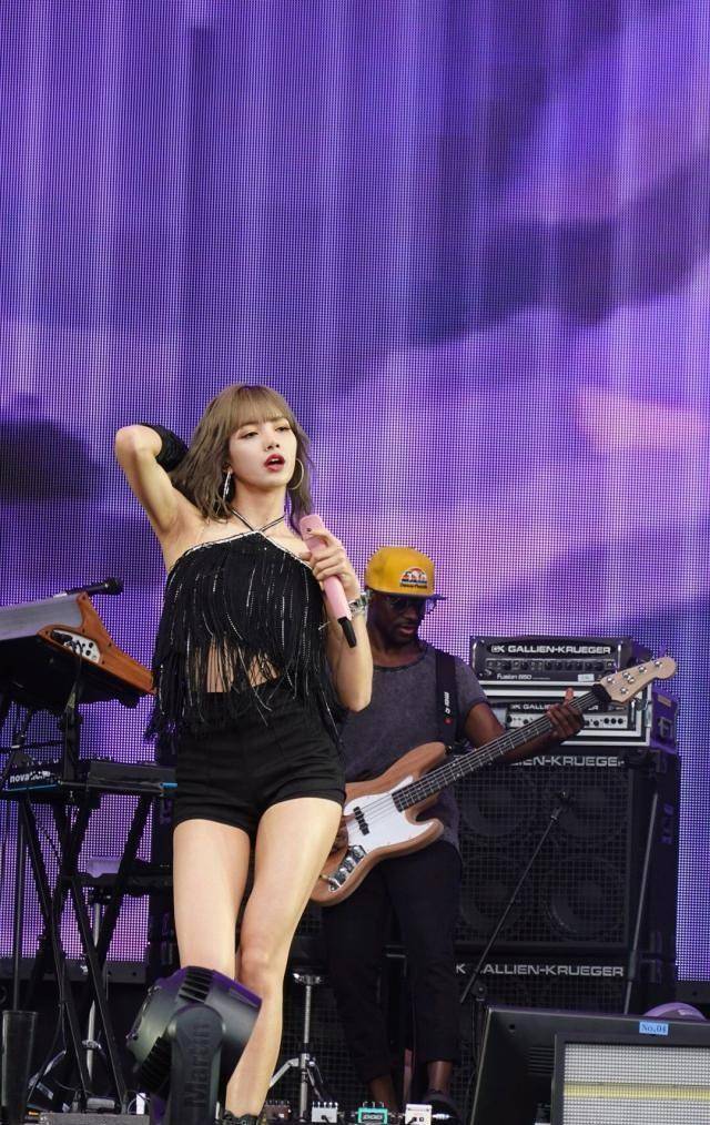 jennie把自己当礼物送人?