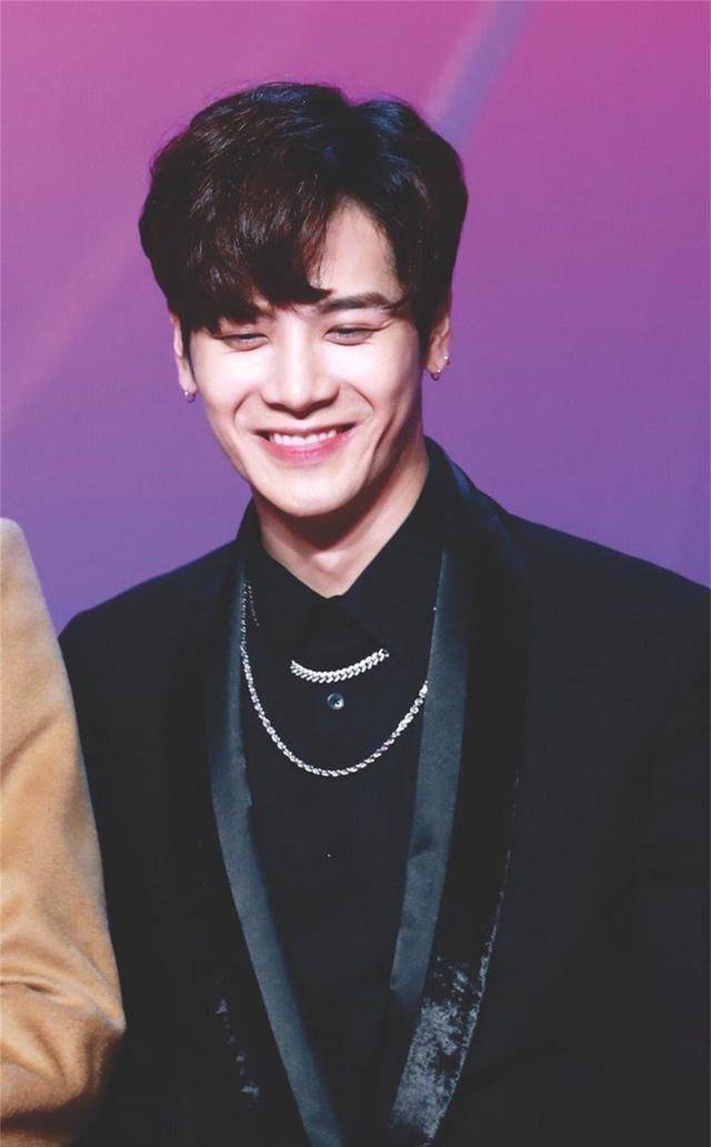 bambam曾支援lisa,王嘉尔曾夸赞rm,其他呢?_偶像_jackson_因为