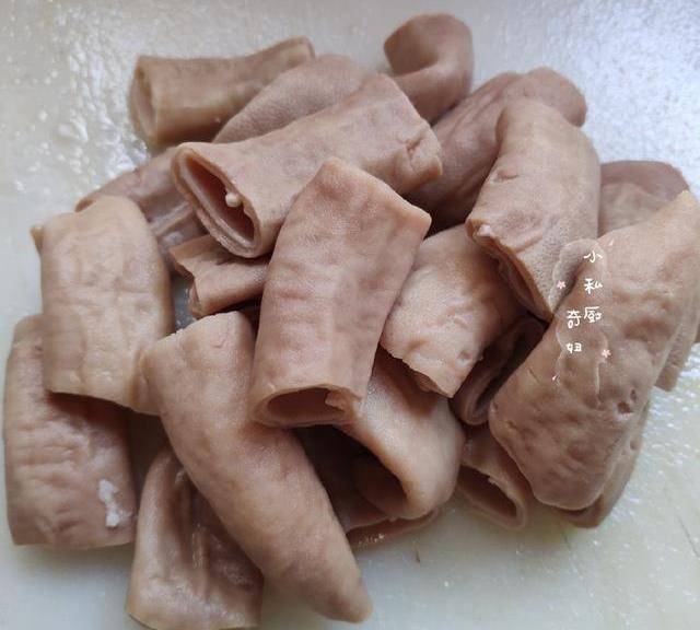 酸菜猪小肠,酸爽又清甜,越嚼越香,很下饭,也是很好的下酒菜_胡萝卜