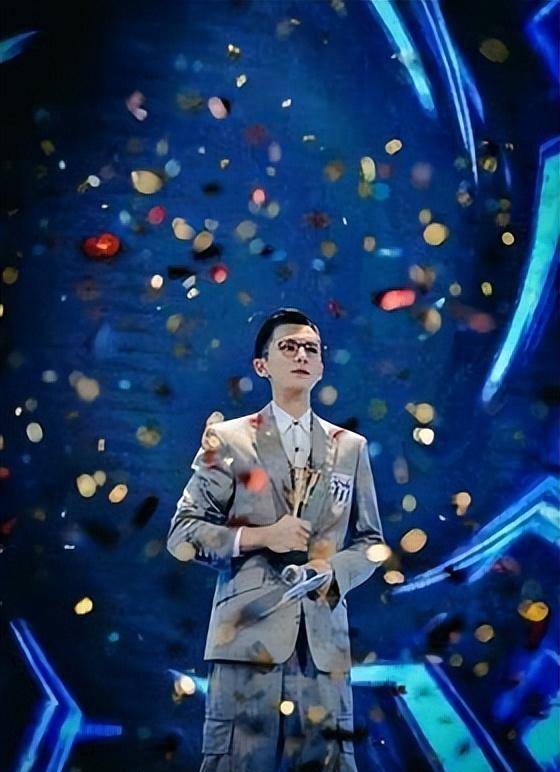 "霸道总裁"王鹤棣,从千年烂剧王到一夜爆红,曾靠唱歌救过人命_网友