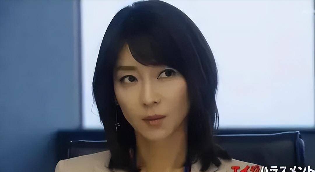 《医龙》里饰演加藤晶,气质绝美↓古装依旧美↓石田光十几岁时就以