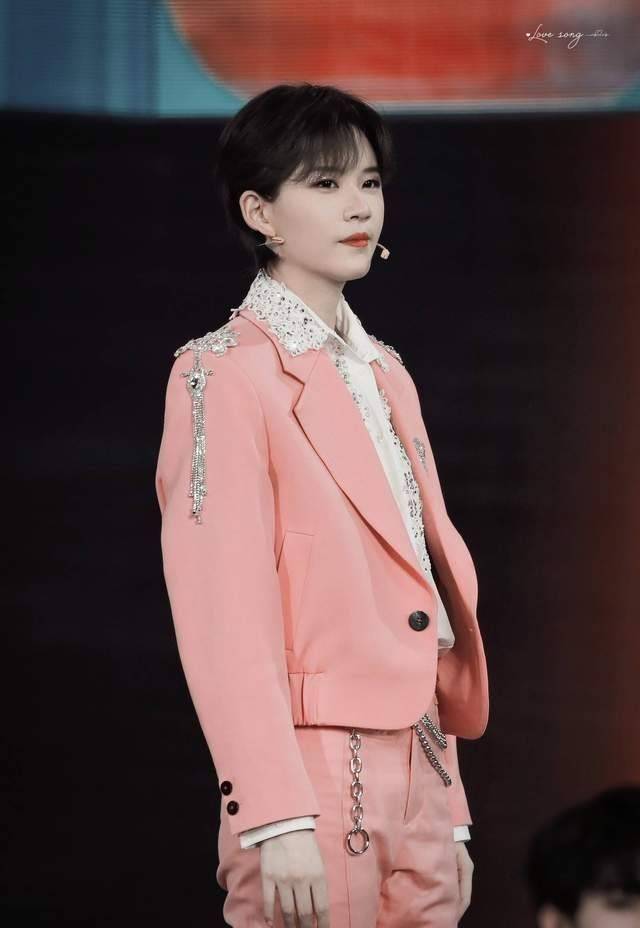 the9陆柯燃收红包,意外暴露队内人缘关系,给钱最少的成员尴尬了_the