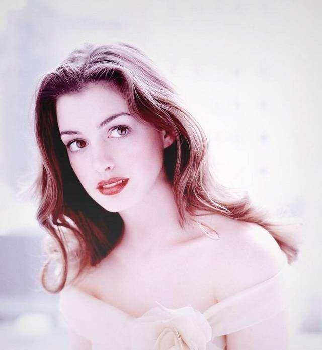 安妮海瑟薇也好美好甜,白齿红唇五官精致,网友纷纷夸赞_女神_公主